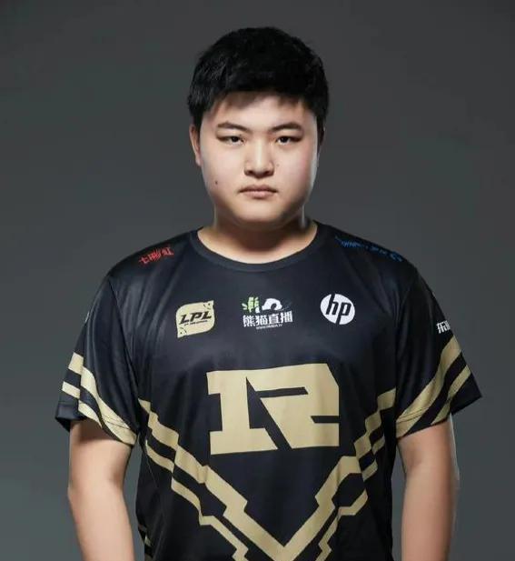 NG娱乐-Uzi迎来七赛季高光表现，RNG球迷沸腾！的简单介绍